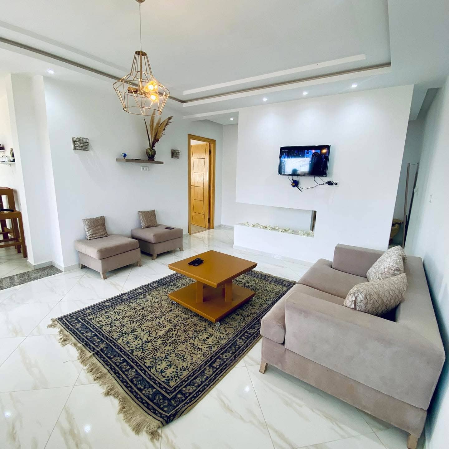 Exclusive Dar Allouch: Ground Floor, Beach 2 min, Terrace & Garage